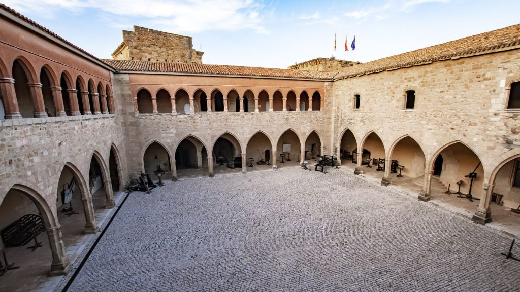 Castillo-Mora-patio-02-a89fa03b